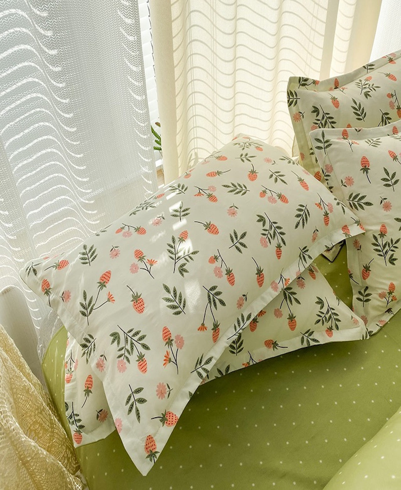 Strawberry Delight Duvet Cover Set